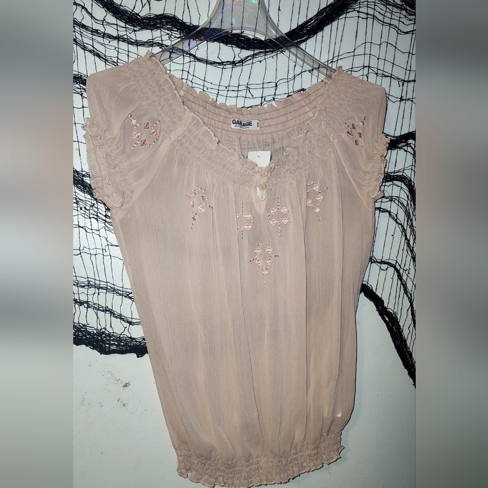 ✨️Garage Light Pink Embroidered Blouse✨️